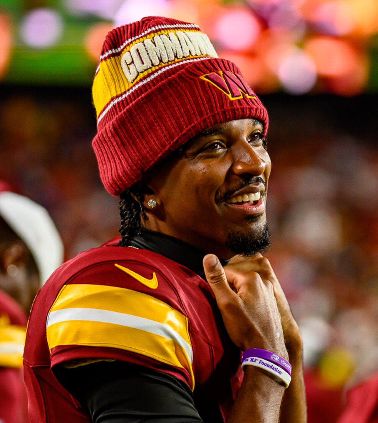 Is Jayden Daniels left-handed?